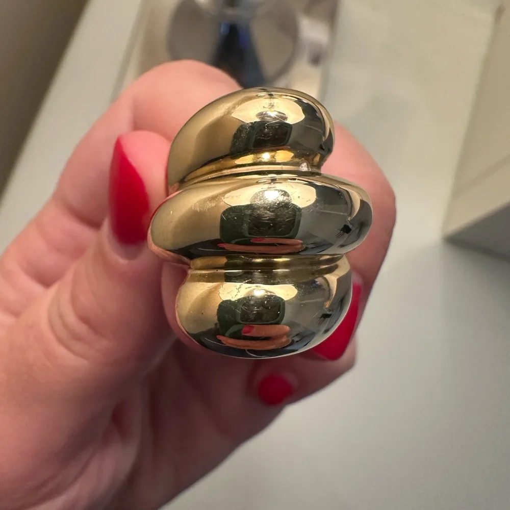 SOLD! 17.6 Grams Solid 14k Gold Swirl Cocktail Ring - Picture 9 of 16